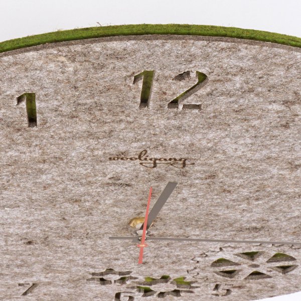 Wand Uhr aus Wollpressplatten - 30 cm Durchmesser